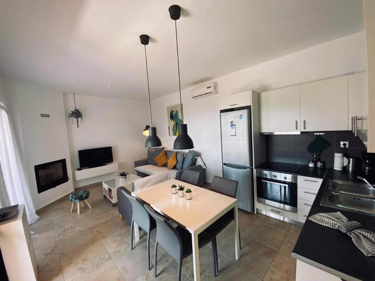 Arbutus - Relaxing Apartment With Fantastic Views ゲオルギオポリス エクステリア 写真