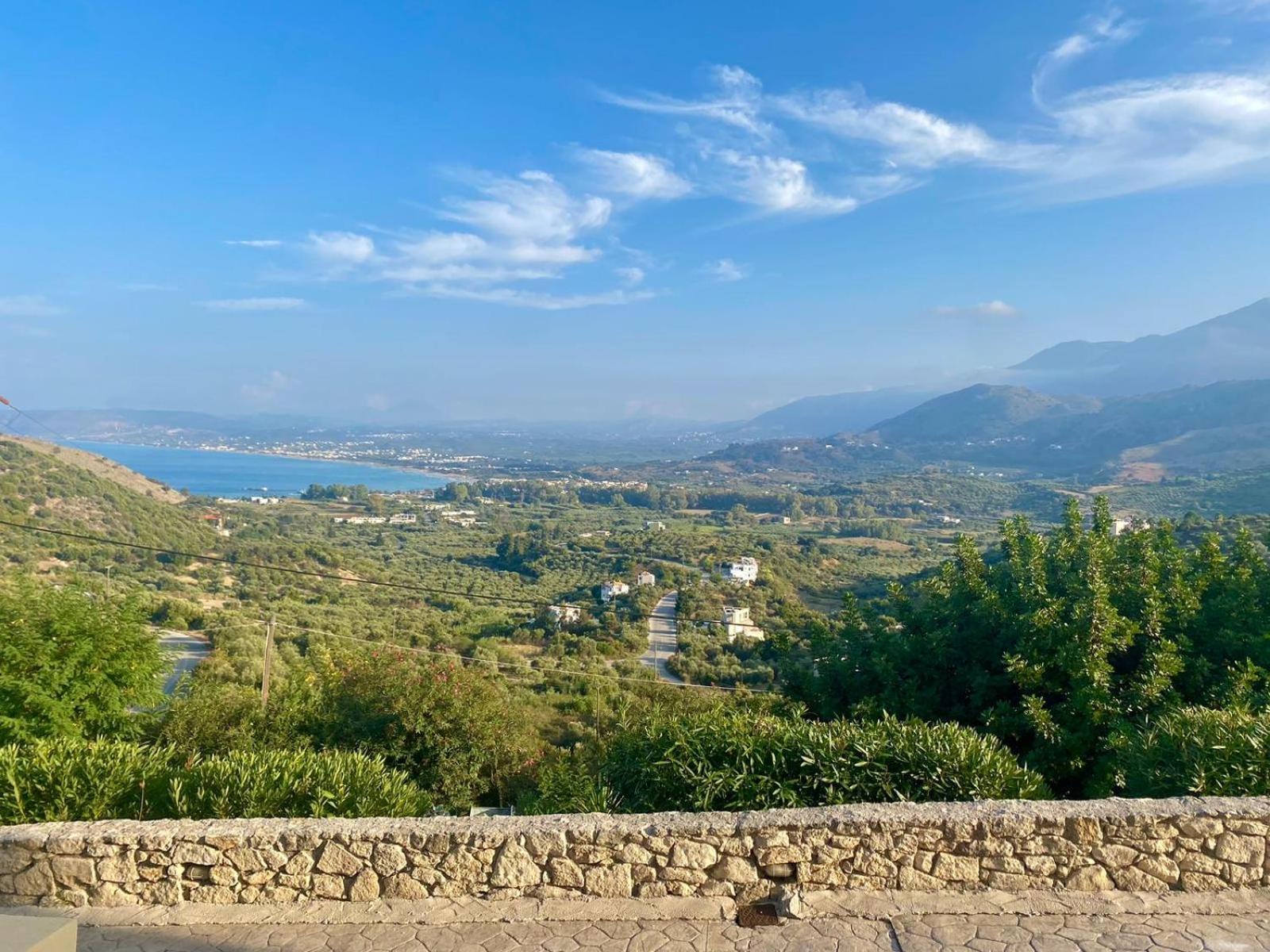 Arbutus - Relaxing Apartment With Fantastic Views ゲオルギオポリス エクステリア 写真